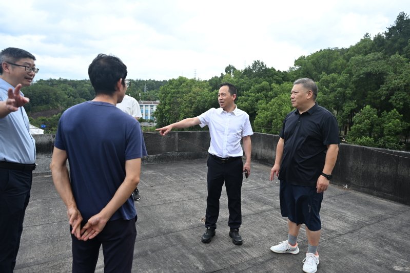 为全面贯彻落实上级关于防御台风“白海